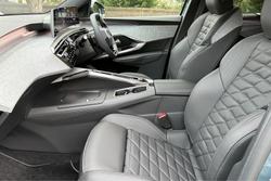2025 Peugeot
5008 GT Premium Hybrid
