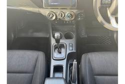 2019 Toyota
Hilux SR