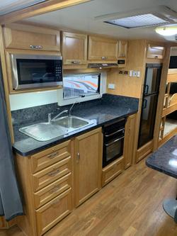 2013 Safari Caravans Legacy 226 Family Van