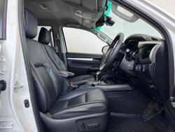 2020 Toyota
Hilux SR5