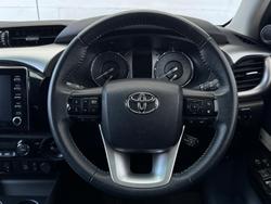 2020 Toyota
Hilux SR5