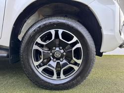 2020 Toyota
Hilux SR5