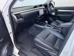 2020 Toyota
Hilux SR5