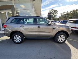 2022 Ford
                Everest Ambiente