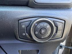 2022 Ford
                Everest Ambiente