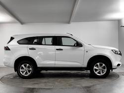 2023 Isuzu
MU-X LS-M