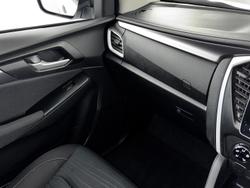 2023 Isuzu
MU-X LS-M