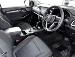2023 Isuzu
MU-X LS-M