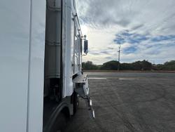 2017 Kenworth K200 Series K200 White