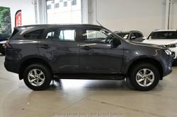 2025 Isuzu
MU-X LS-M