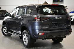 2025 Isuzu
MU-X LS-M