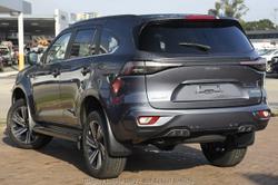 2025 Isuzu
MU-X LS-T