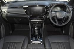 2025 Isuzu
MU-X LS-T