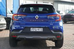 2022 Renault
                Captur R.S. Line