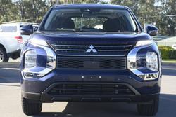 2023 Mitsubishi
Outlander ES