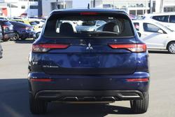 2023 Mitsubishi
Outlander ES