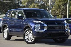 2023 Mitsubishi
Outlander ES