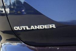 2023 Mitsubishi
Outlander ES
