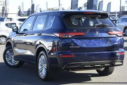 2023 Mitsubishi
Outlander ES