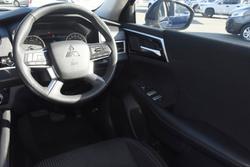 2023 Mitsubishi
Outlander ES