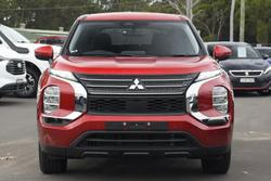 2023 Mitsubishi
Outlander ES