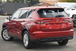 2023 Mitsubishi
Outlander ES
