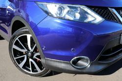 2017 Nissan
QASHQAI Ti
