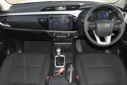 2020 Toyota
Hilux SR5