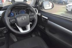2020 Toyota
Hilux SR5