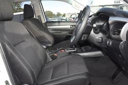 2020 Toyota
Hilux SR5