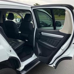 2018 Isuzu
                MU-X LS-T