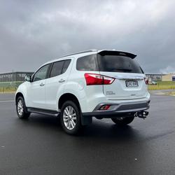 2018 Isuzu
                MU-X LS-T