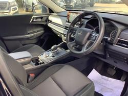 2023 Mitsubishi
Outlander ES