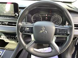 2023 Mitsubishi
Outlander ES