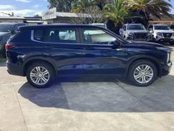 2023 Mitsubishi
Outlander ES