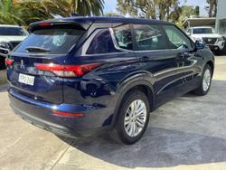 2023 Mitsubishi
Outlander ES