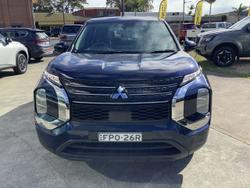 2023 Mitsubishi
Outlander ES