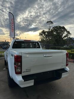 2025 Isuzu D-MAX LS-M MY24 4X4 Dual Range Mineral White