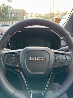 2025 Isuzu D-MAX X-TERRAIN MY24 4X4 Dual Range Mineral White