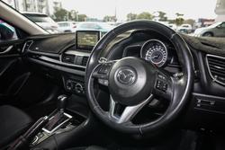2015 Mazda
3 Maxx