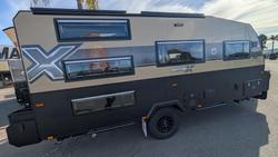 2025 JB Caravans 18' Gator X Triple Bunk Save $13,250 Was $132,500