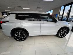 2023 Mitsubishi
Outlander PHEV Exceed