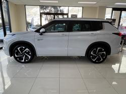 2023 Mitsubishi
Outlander PHEV Exceed