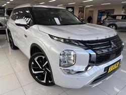 2023 Mitsubishi
Outlander PHEV Exceed