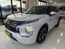 2023 Mitsubishi
Outlander PHEV Exceed