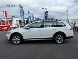 2017 Volkswagen
                Golf Alltrack 132TSI