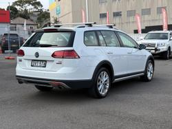 2017 Volkswagen
                Golf Alltrack 132TSI