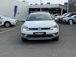 2017 Volkswagen
                Golf Alltrack 132TSI