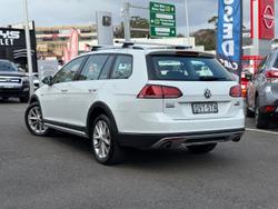 2017 Volkswagen
                Golf Alltrack 132TSI