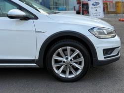 2017 Volkswagen
                Golf Alltrack 132TSI